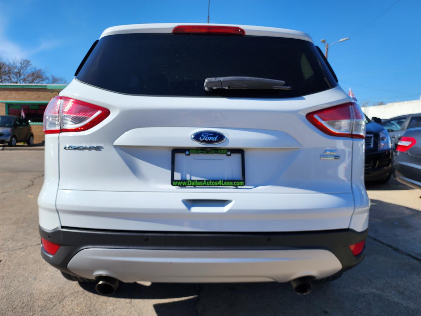 2016 WHITE Ford Escape SE (1FMCU9GX6GU) with an 1.6L L4 DOHC 16V engine, 6-Speed Automatic transmission, located at 2660 S.Garland Avenue, Garland, TX, 75041, (469) 298-3118, 32.885551, -96.655602 - Welcome to DallasAutos4Less, one of the Premier BUY HERE PAY HERE Dealers in the North Dallas Area. We specialize in financing to people with NO CREDIT or BAD CREDIT. We need proof of income, proof of residence, and a ID. Come buy your new car from us today!! This is a Super Clean 2016 FORD ESCAP - Photo#4